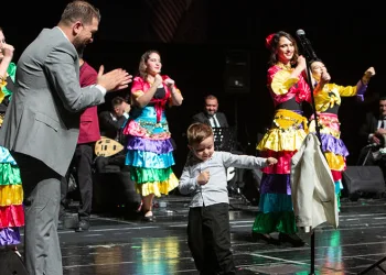 Çalgıcı Mektebi Roman Orkestrası’ndan muhteşem konser