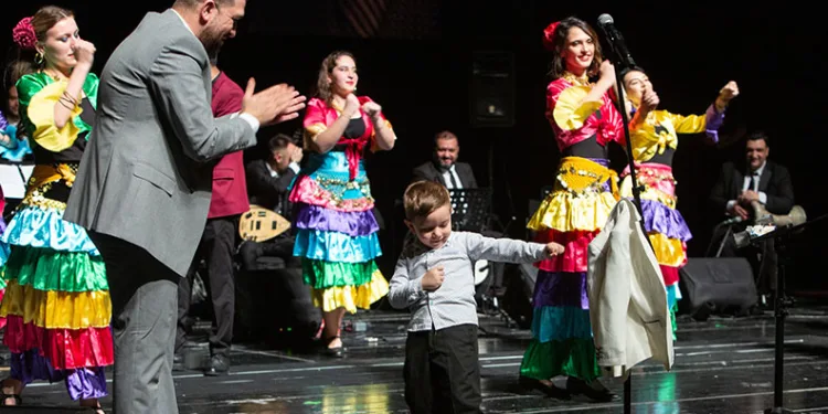 Çalgıcı Mektebi Roman Orkestrası’ndan muhteşem konser