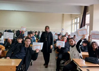 Camiyi kundaklayan psikolojik sorunları olan şahıs yakalandı