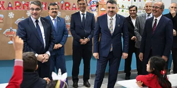 Oktay Yılmaz, öğrencilerin karne heyecanına ortak oldu