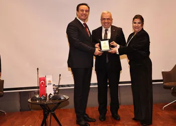 “Kentsel dönüşümde belediyeler sürecin merkezinde olmalı”