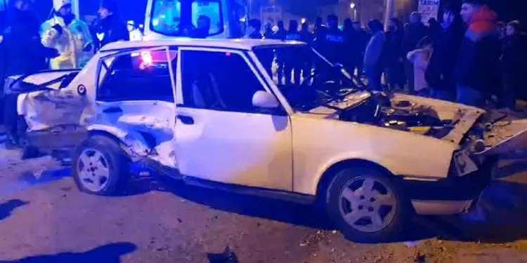 Bursa’da 2 otomobil çarpıştı: 2’si ağır 4 yaralı