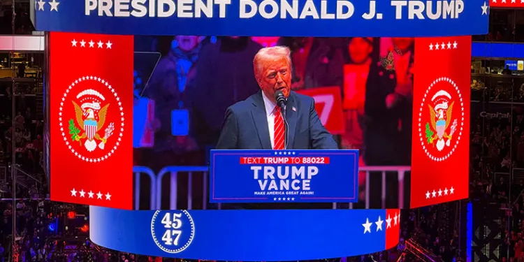 Trump’tan zafer mitinginde gövde gösterisi