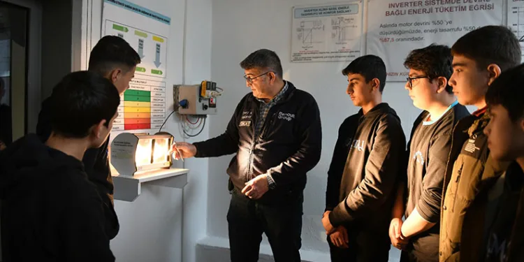 Gençlere uygulamalı enerji tasarrufu eğitimi