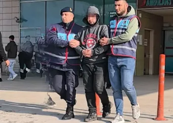 Bursa’da arkadaşını bıçaklayıp kaza yapan şahıs yakalandı