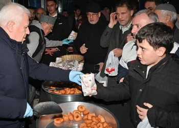 Bozbey’den tatlı ve lokma ikramı