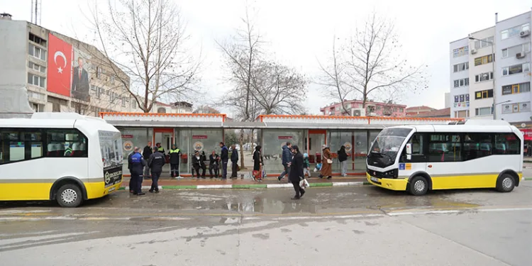 Gemlik’te Otobüs Durakları Tertemiz