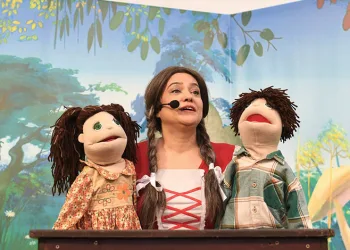 Hansel ile Gretel çocuklar için sahnelendi