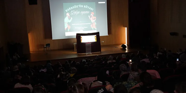 Orhangazi Belediyesi’nden ücretsiz Hacivat-Karagöz gösterisi