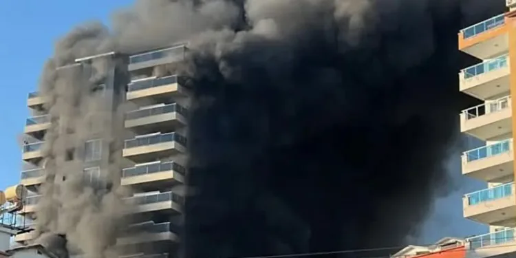 Antalya’da otel inşaatında yangın