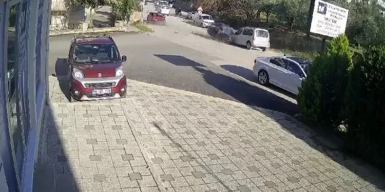 Bursa’da 3 aracın karıştığı kaza kamerada