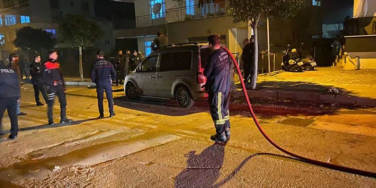 Tır iş yerine daldı, o anlar kameraya yansıdı