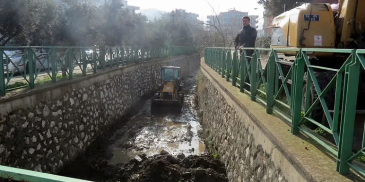 Mudanya Kara Dere’de temizlik çalışmaları başladı