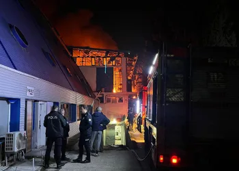 Bursa’da tekstil fabrikası alevlere teslim oldu