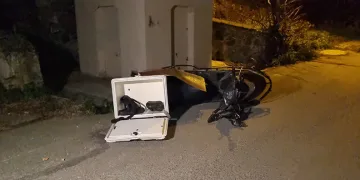 Otomobille çarpışan motordaki kurye hayatını kaybetti