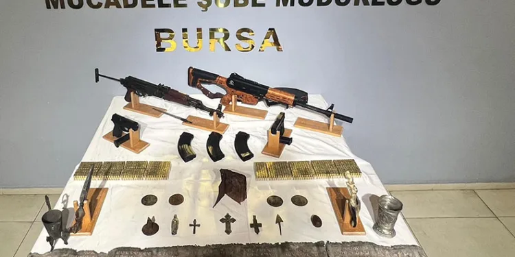 Bursa’da ruhsatsız silah ve tarihi eser kaçaklığı operasyonu