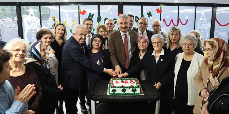 Nilüfer’de huzurevi sakinlerinden yeni yıla keyifli karşılama