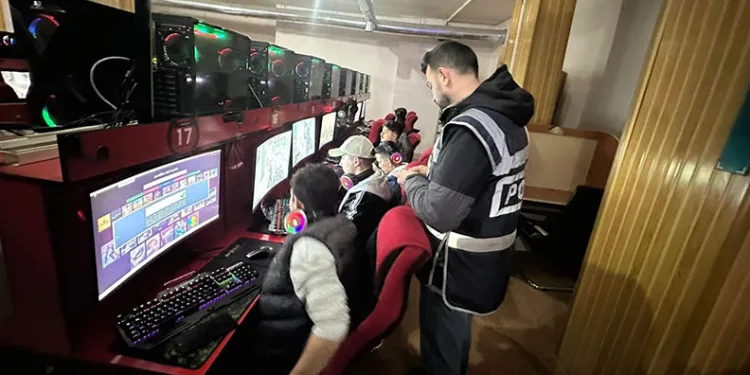 Suriye Devlet Başkanı eş-Şara’dan ilk ulusa sesleniş konuşması: “Kapsamlı bir geçiş hükümeti kurmak için çalışacağız”