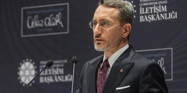 Cumhurbaşkanlığı İletişim Başkanı Altun: “Dünyayla vuruşa vuruşa büyük gayretle zincirlerimizi kırma mücadelesi içerisindeyiz”