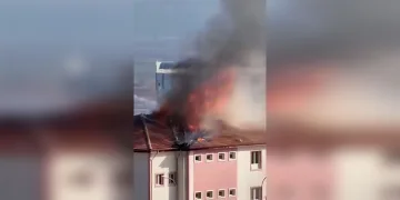 Oto boya atölyesinde çıkan yangın paniğe neden oldu