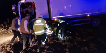 Park halindeki motosikletlere çarpıp kaçtı