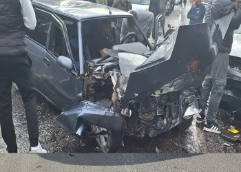 Batman’da okul servisi ile otomobil çarpıştı: 17’si öğrenci 20 yaralı