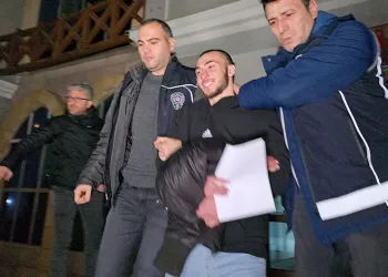 Otomobil ile motosiklet çarpıştı, 2 araç da alev alev yandı: 2 yaralı