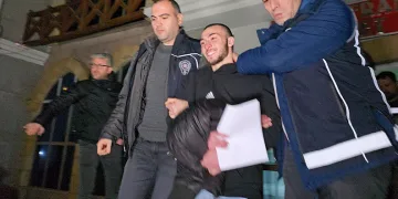 Otomobil ile motosiklet çarpıştı, 2 araç da alev alev yandı: 2 yaralı