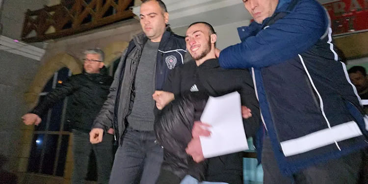 Otomobil ile motosiklet çarpıştı, 2 araç da alev alev yandı: 2 yaralı