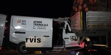 Niğde’de feci kaza: 2 ölü, 1 ağır yaralı