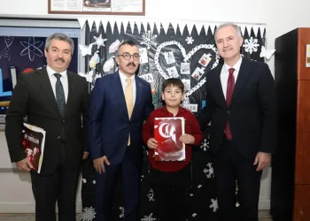 Öğrenciler Karnelerini İnegöl Protokolünden Aldı