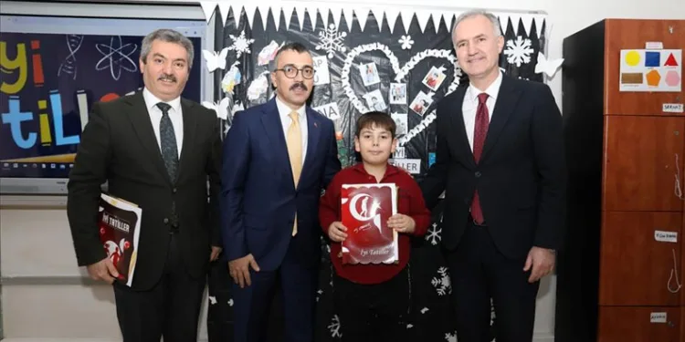 Öğrenciler Karnelerini İnegöl Protokolünden Aldı