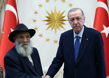 Cumhurbaşkanı Erdoğan, Alevi Dedesi Ahmet Uğurlu ile görüştü