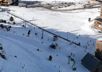 Günün en acı görüntüsü: 66 kişinin ölmesi kayak keyfine engel olmadı