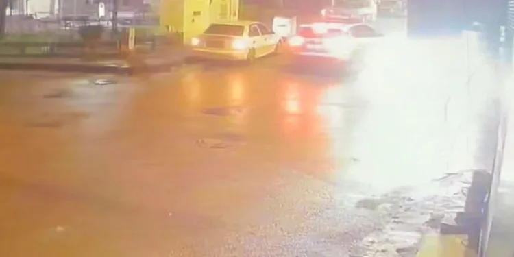 Bursa’da uygulamadan kaçan alkollü sürücü polis aracına çarptı