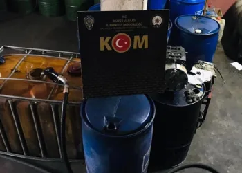 Isınmak için yakılan ateş söndürülmeyince yangın çıktı