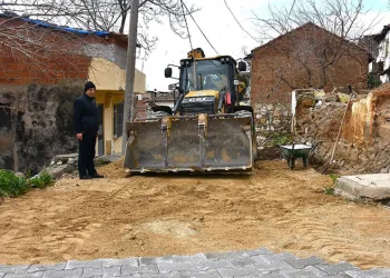 Gemlik’in yolları ve meydanları yenileniyor