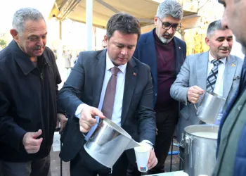 Başkan Aydın’dan vatandaşlara çorba ikramı