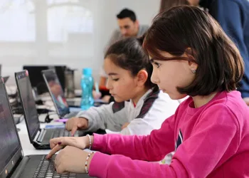 Robotik kodlama ile çocuklar geleceğe hazırlanıyor