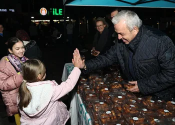 Şadi Özdemir’den kandil simidi ikramı