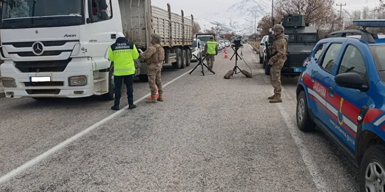 Van’da farklı suçlardan 16 kişi tutuklandı