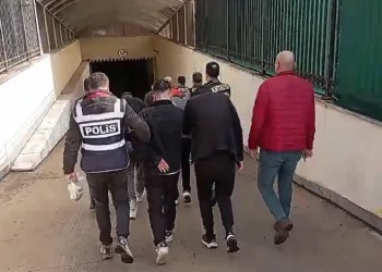 Kuyucak’ta köpek dövüşüne jandarma baskını: 3’ü organizatör, 52 şahıs yakalandı