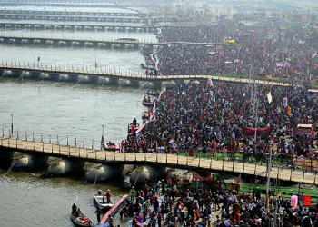 Hindu festivalinde izdiham: 17 ölü