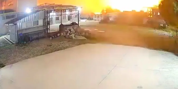 Tekstil fabrikasını küle çeviren o patlama görüntülendi