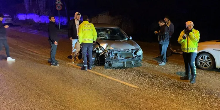 Bursa’da kontrolden çıkan otomobil karşı şeride uçtu
