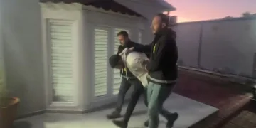 Zeytinburnu’nda husumetlisini lobiye çağırıp silahlı saldırı düzenleyerek, o anları da kayda aldılar