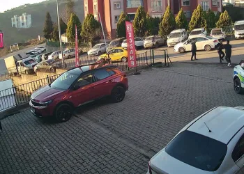 Trafikten men olan motosikletini “ilaç getiriyorum” diyerek kaçırmaya çalışan sürücü polisi darp etti