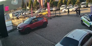 Trafikten men olan motosikletini “ilaç getiriyorum” diyerek kaçırmaya çalışan sürücü polisi darp etti