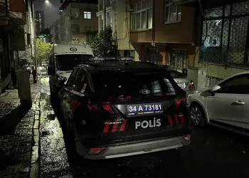 Park halindeki motosikletlere çarpıp kaçtı