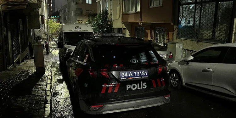 Park halindeki motosikletlere çarpıp kaçtı